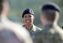 Dame Kelly Holmes DBE, hier bei einer Zeremonie als Ehren-Oberst des Royal Armoured Corps Training Regiment (RACTR) (Foto: picture alliance / empics | Andrew Matthews)