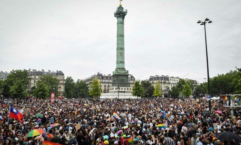 Participants gather at the Place de la bastille, in Paris, during the annual Pride Parade on June 25, 2022. The Inter-LGBT association who is organising the march say that their aim is to protest against transphysical speech, which they maintain is too often ignored by public authorities. (Photo by Alain JOCARD / AFP)