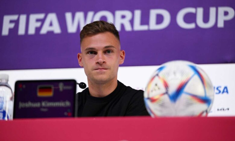 Deutschlands Mittelfeldspieler Joshua Kimmich bei einer Pressekonferenz am Vorabend des Spiels der Gruppe E des Fußball-Weltmeisterschaftsturniers Katar 2022 zwischen Deutschland und Japan. (Foto von Ina Fassbender / AFP)