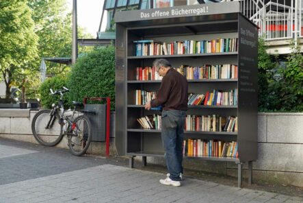 Bücherschrank