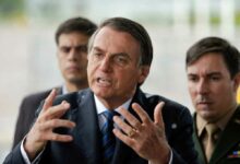 Der für seine Homophobie bekannte brasilianische Präsident Jair Boslonaro im Gespräch mit Journalisten Foto: DIDA SAMPAIO/ESTADAO CONTEUDO / Agência Estado via AFP / DIDA SAMPAIO)